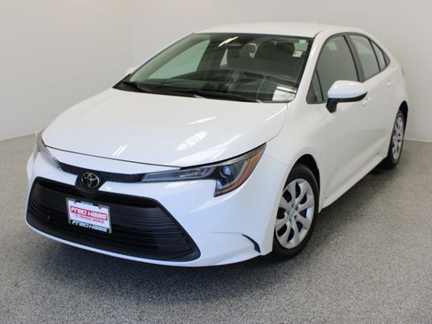 Used 2024 Toyota Corolla LE FWD image 2