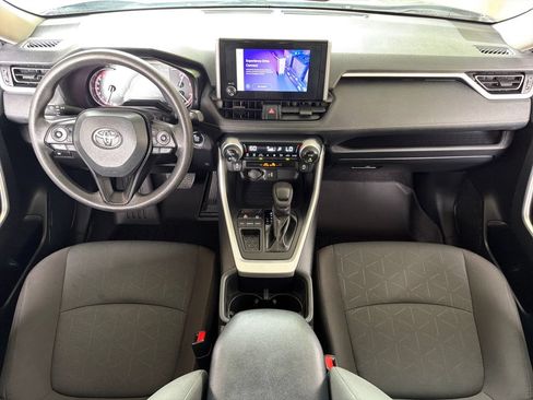 Used 2025 Toyota RAV4 XLE FWD image 22