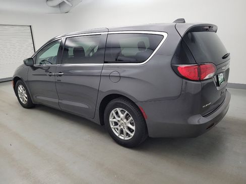 Used 2022 Chrysler Voyager LX FWD image 3