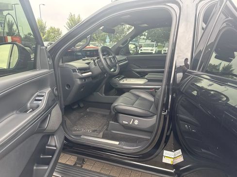 Used 2025 Lincoln Navigator Reserve w/ Jet Appearance Package AWD/4WD image 16
