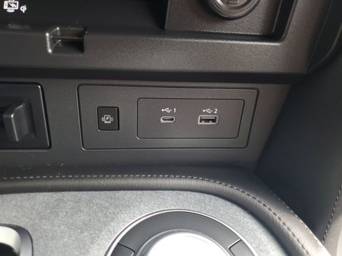 Used 2021 Nissan Armada SV image 27