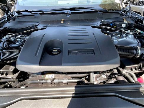 New 2025 Land Rover Discovery Dynamic SE image 13