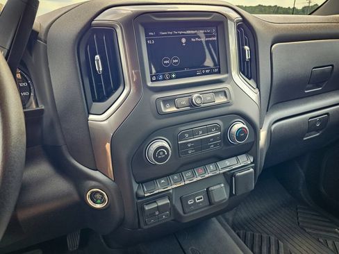 Used 2025 Chevrolet Silverado 1500 Custom Trail Boss AWD/4WD image 22
