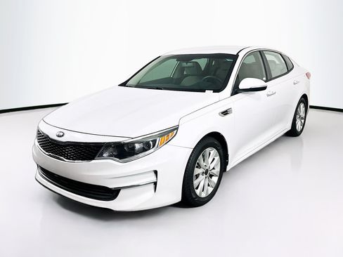 Used 2018 Kia Optima LX w/ 17" Alloy Wheels Package FWD image 3