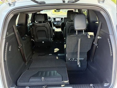 New 2026 Chrysler Pacifica Limited w/ S Appearance Package image 11