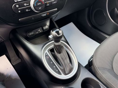 Used 2018 Kia Soul + FWD image 23