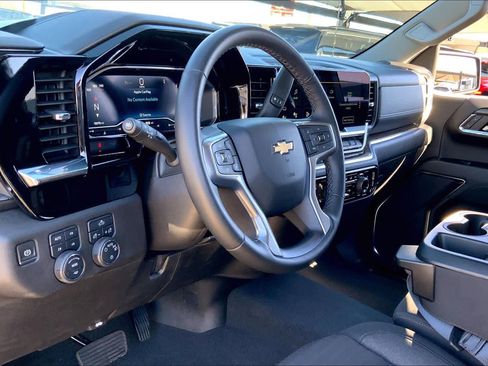 Used 2024 Chevrolet Silverado 1500 LT w/ Z71 Off-Road Package image 16