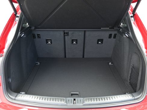 Used 2025 Porsche Macan image 21