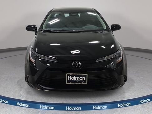 Certified 2025 Toyota Corolla LE image 2