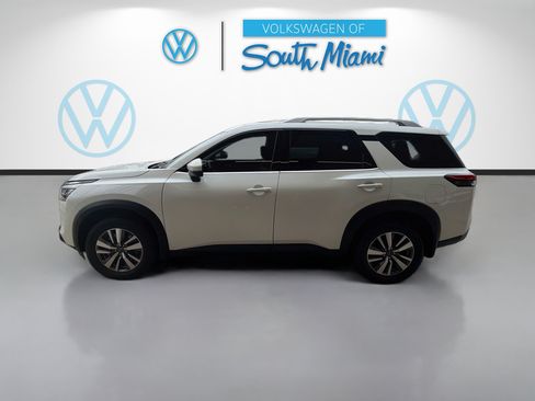 Used 2024 Nissan Pathfinder SL FWD image 4