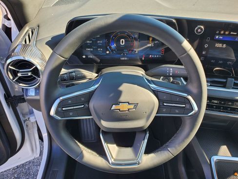 Used 2026 Chevrolet Equinox LT w/ Convenience Package II FWD image 21