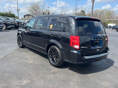 Used 2019 Dodge Grand Caravan GT image 3