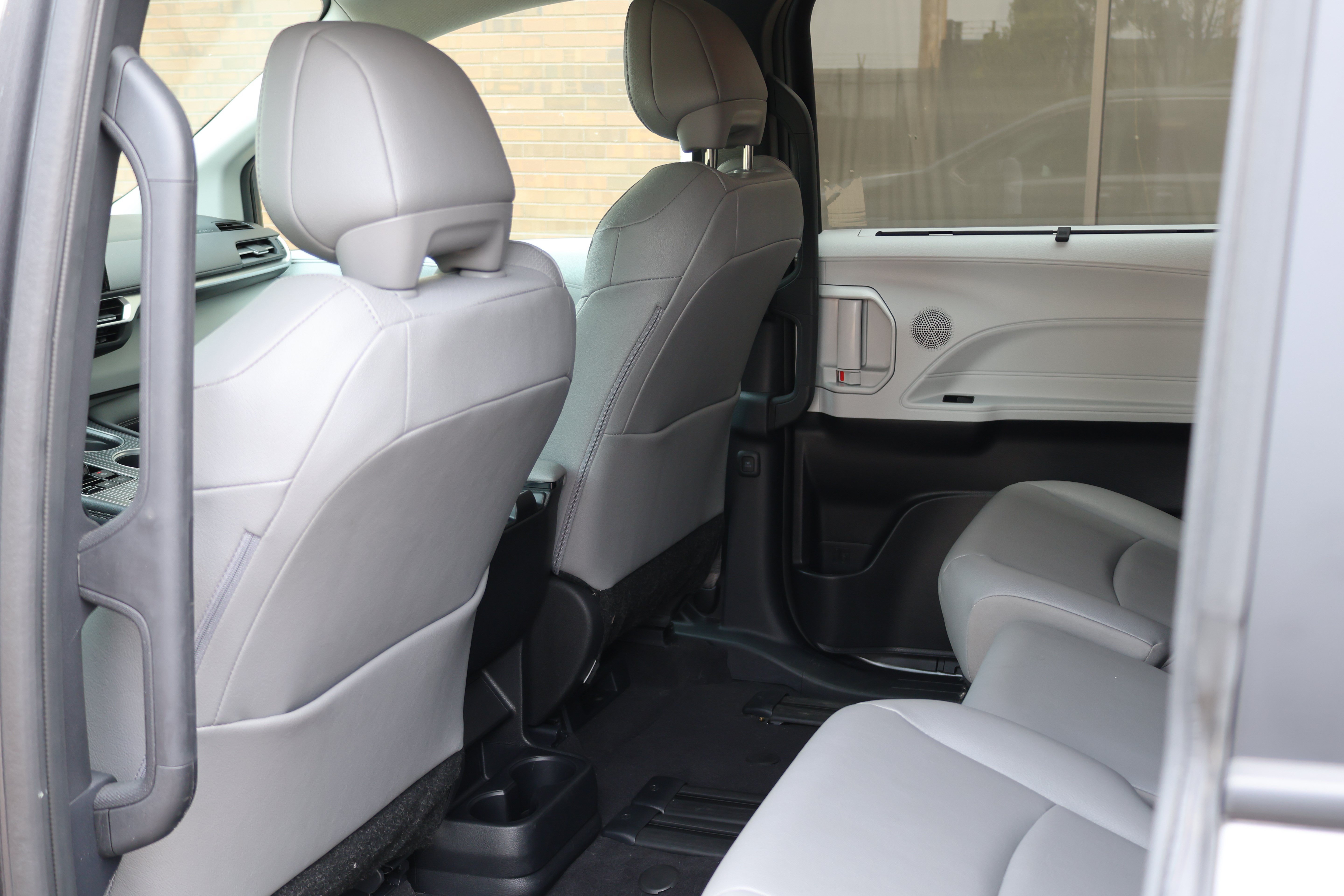 Certified 2025 Toyota Sienna XLE FWD image 17