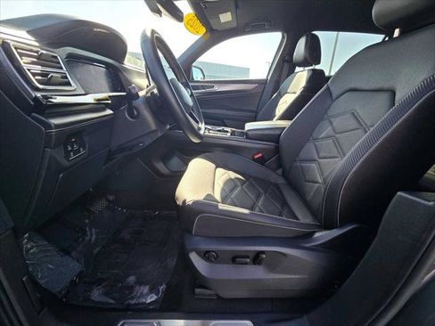 Used 2025 Volkswagen Atlas Cross Sport SE FWD image 25