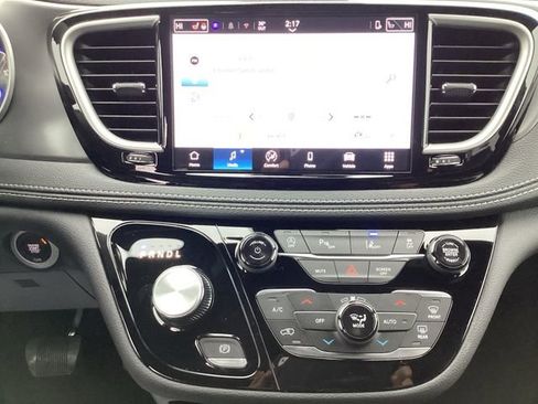 New 2026 Chrysler Pacifica Select image 12