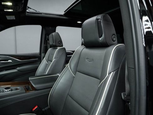 Used 2023 Cadillac Escalade Premium Luxury w/ Performance Package AWD/4WD image 21