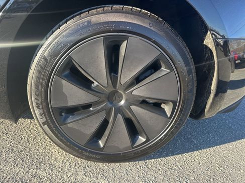 Used 2025 Tesla Model 3 Long Range image 32