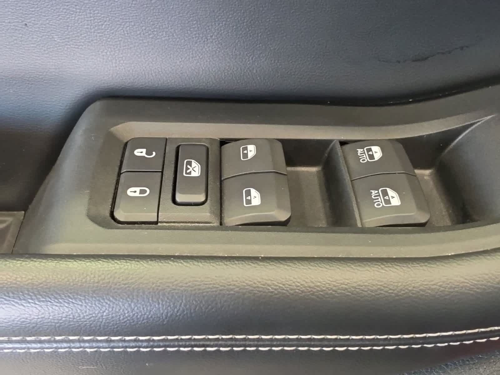 Used 2025 Jeep Grand Cherokee Altitude AWD/4WD image 18