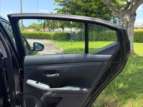 Used 2025 Nissan Sentra SR FWD image 18