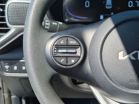 Used 2025 Kia Soul LX w/ LX Technology Package FWD image 17