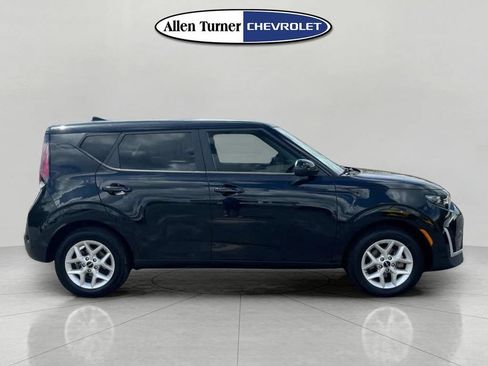 Used 2024 Kia Soul LX w/ LX Technology Package FWD image 3