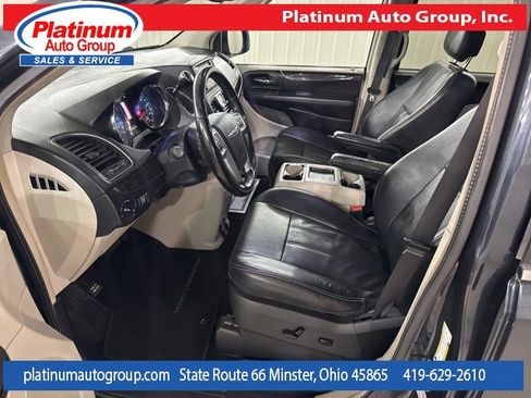Used 2013 Chrysler Town & Country Touring image 10