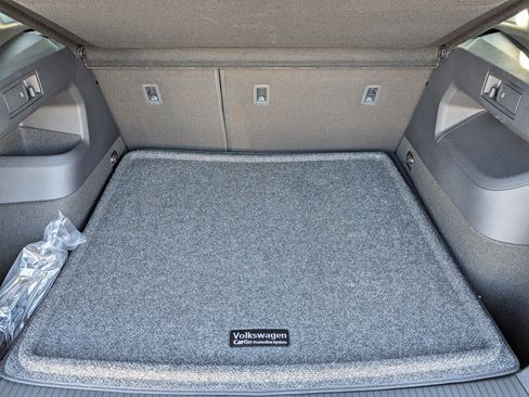 New 2026 Volkswagen Tiguan SEL R-Line image 6