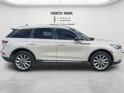 Used 2022 Lincoln Corsair FWD w/ Premium Package image 6