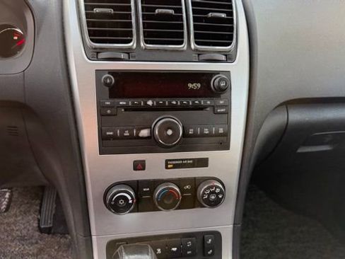 Used 2011 GMC Acadia SLE image 18