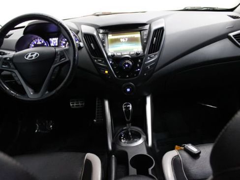 Used 2013 Hyundai Veloster Turbo FWD image 2