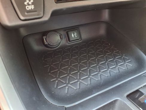 Used 2019 Toyota RAV4 XLE image 9