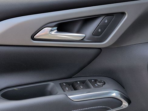 New 2026 Chevrolet Traverse LT w/ Driver Confidence Package FWD image 24