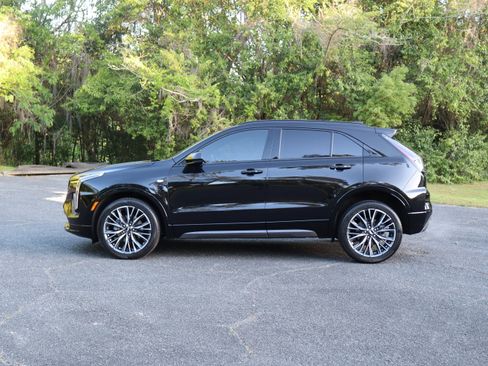 Used 2024 Cadillac XT4 Sport FWD image 3