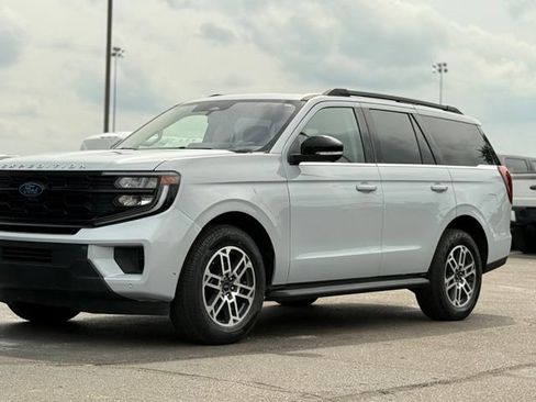 Used 2025 Ford Expedition Active AWD/4WD image 50