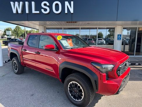 Used 2025 Toyota Tacoma TRD Off-Road AWD/4WD image 1