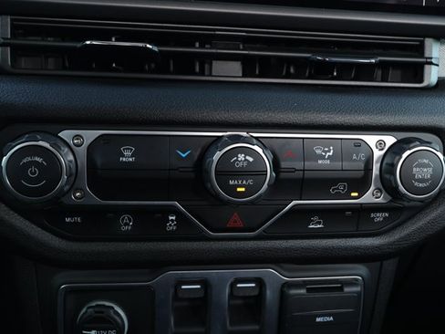 Used 2025 Jeep Wrangler Sport AWD/4WD image 18