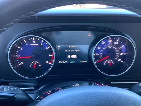 Used 2024 Kia Carnival LX image 23