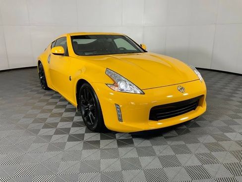 Used 2017 Nissan 370Z Touring image 3