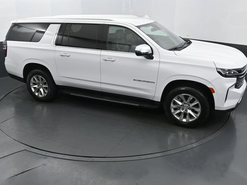 Used 2024 Chevrolet Suburban Premier image 31