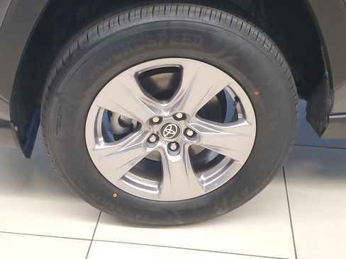 Used 2023 Toyota RAV4 XLE image 4