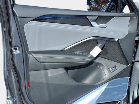 New 2026 Volkswagen Tiguan SE image 8