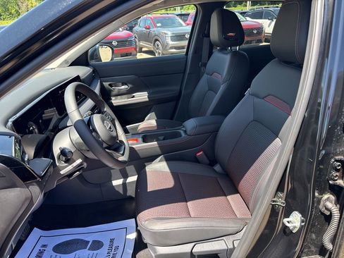 New 2026 Nissan Kicks SR w/ SR Premium Package AWD/4WD image 9