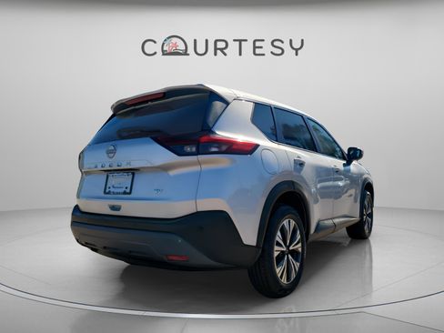 Used 2022 Nissan Rogue SV image 5