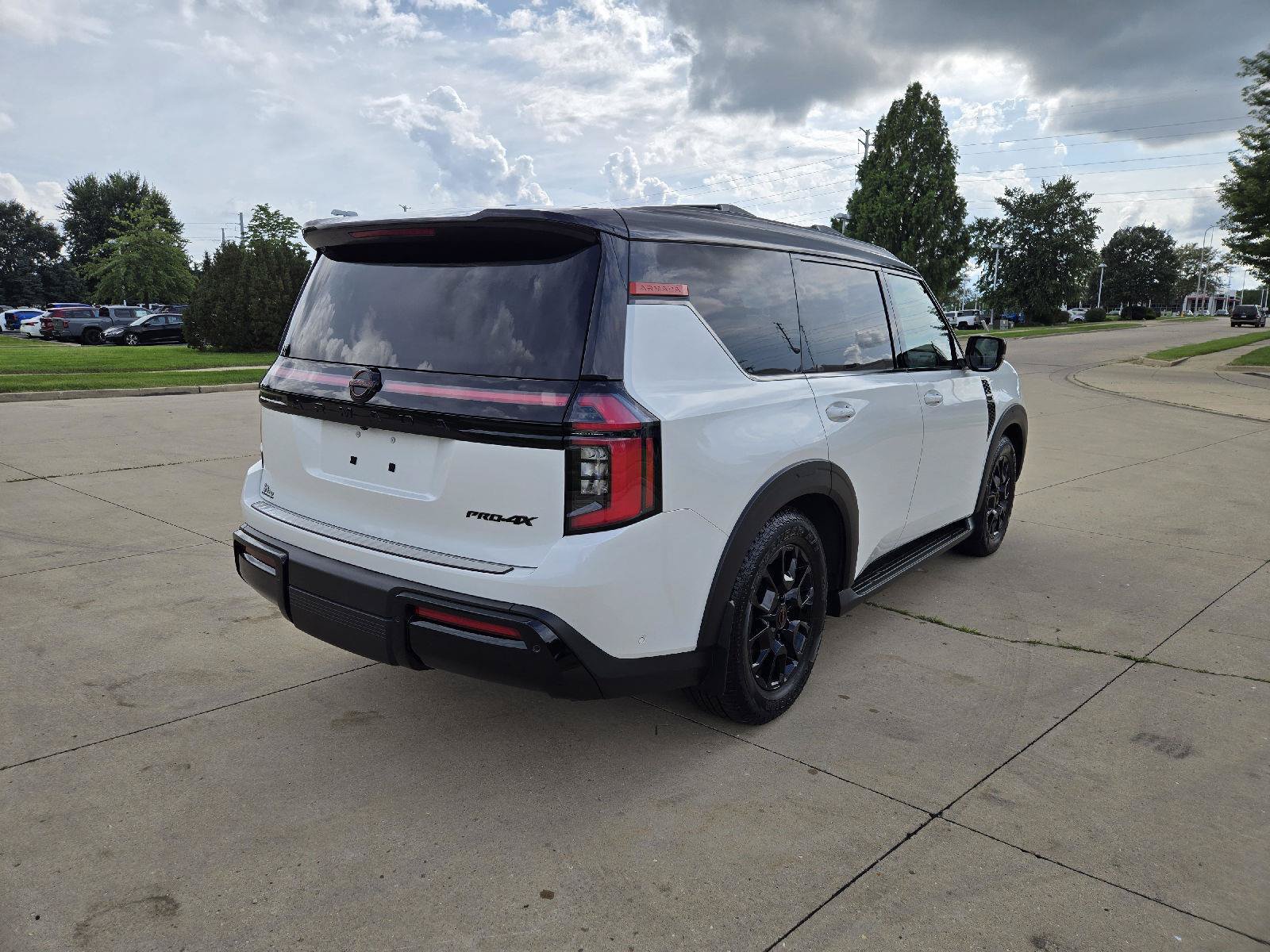 Used 2025 Nissan Armada PRO-4X AWD/4WD image 3