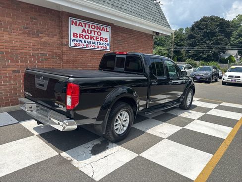 Used 2016 Nissan Frontier SV w/ SV Value Truck Package AWD/4WD image 4