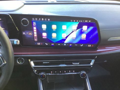 Used 2024 Chevrolet Traverse Z71 AWD/4WD image 52