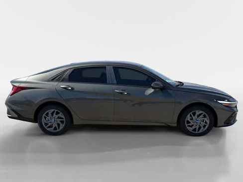 New 2026 Hyundai Elantra Blue image 6