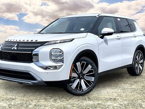 New 2026 Mitsubishi Outlander FWD image 2