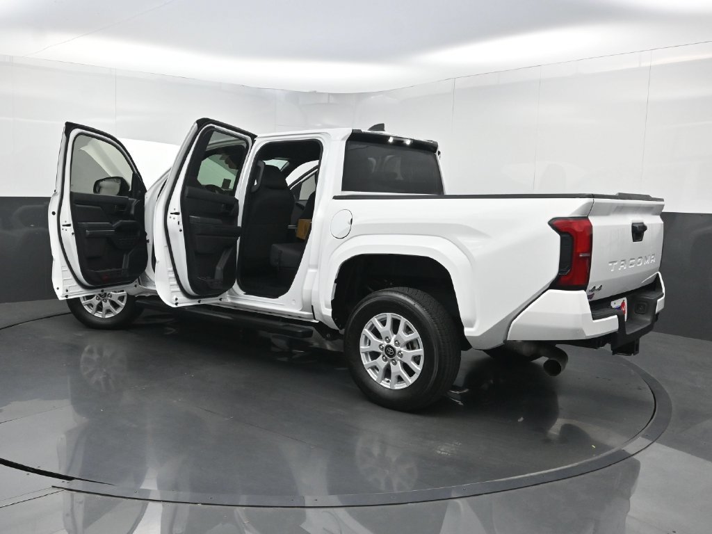 Used 2024 Toyota Tacoma SR5 AWD/4WD image 37