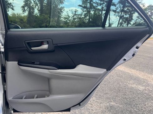 Used 2014 Toyota Camry LE image 17